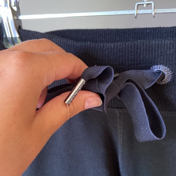 Lululemon black flare joggers size 4 - Picture 3 of 6